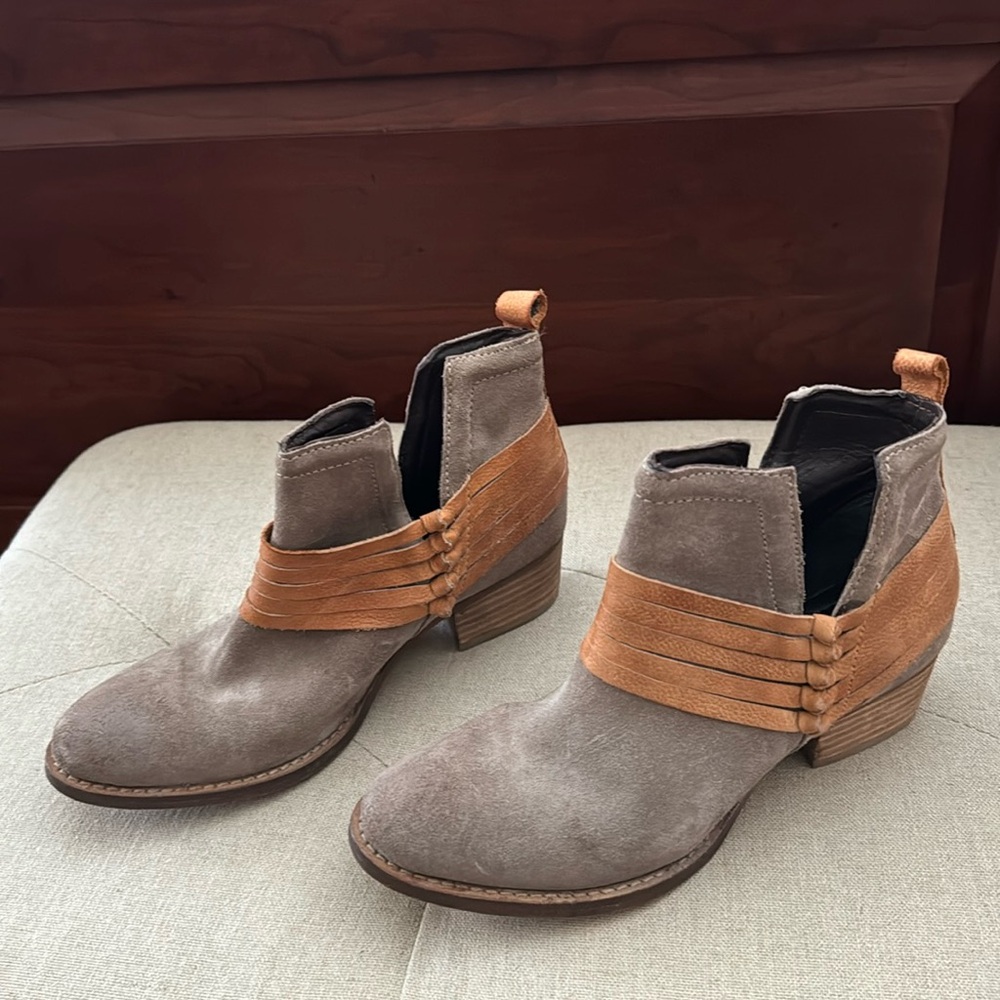 DIBA True stacked heel bootie size 6